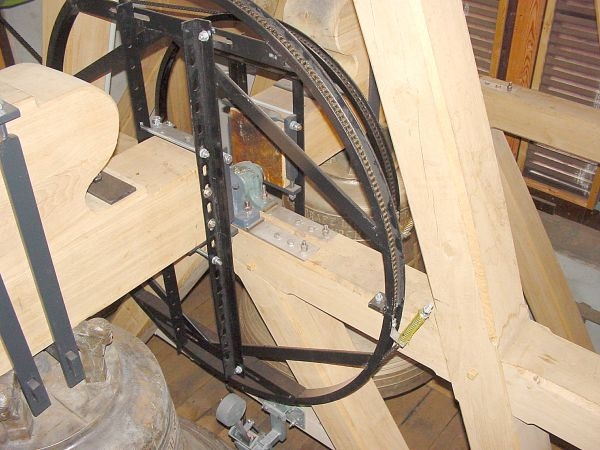 Glockenanlage nach der Rekonstruktion mit neuen Jochen, Klöppel, Lagern und Antrieben in Läuteradtechnik mit Softsteuerung